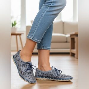 EARTH SHOES Sapphire Blue Nubuck Suede Perforated Relief Pod Shoes Women's 7B